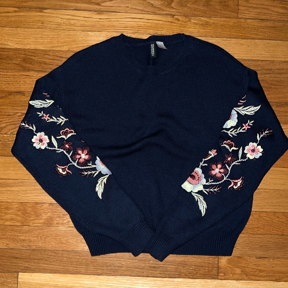H&M Navy Sweater w/ Flower Embroidered Sleeves XS